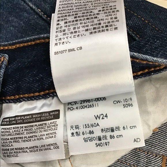 LEVI’S 501 CLASSIC ROLLED UP MID RISE SHORTS🎀 - Picture 5 of 6